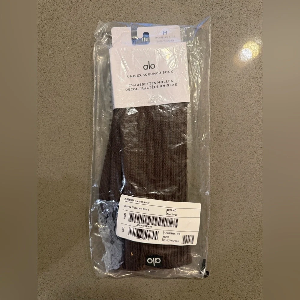 Alo Yoga Ribbed Scrunch Crew Socks Espresso Brown Unisex OS Athleisure